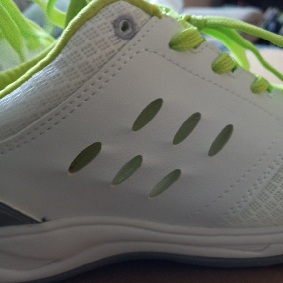 Vionic Womens White Sneakers Tennis Shoes Sz 8 lime green shoe strings - Picture 8 of 9